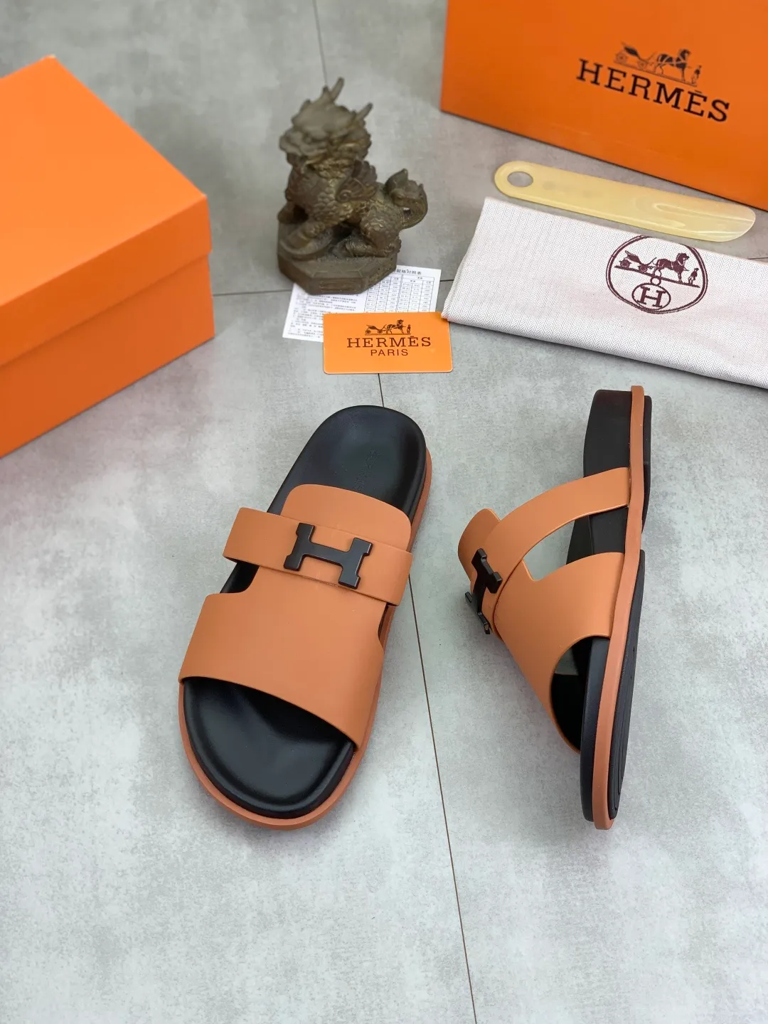 Men's shoes 💰P440 New [HERMES] high-end quality new Hermès slippers, made of imported silk calfskin, wear-resistant and non-slip rubber outsole. Fashionable and elegant code number: 39-44 (38 45 46 customized)